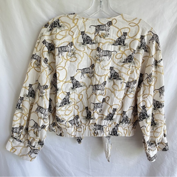 YFL Reserved tiger all over print cropped, ties front wrap style top, size US S - Picture 6 of 7